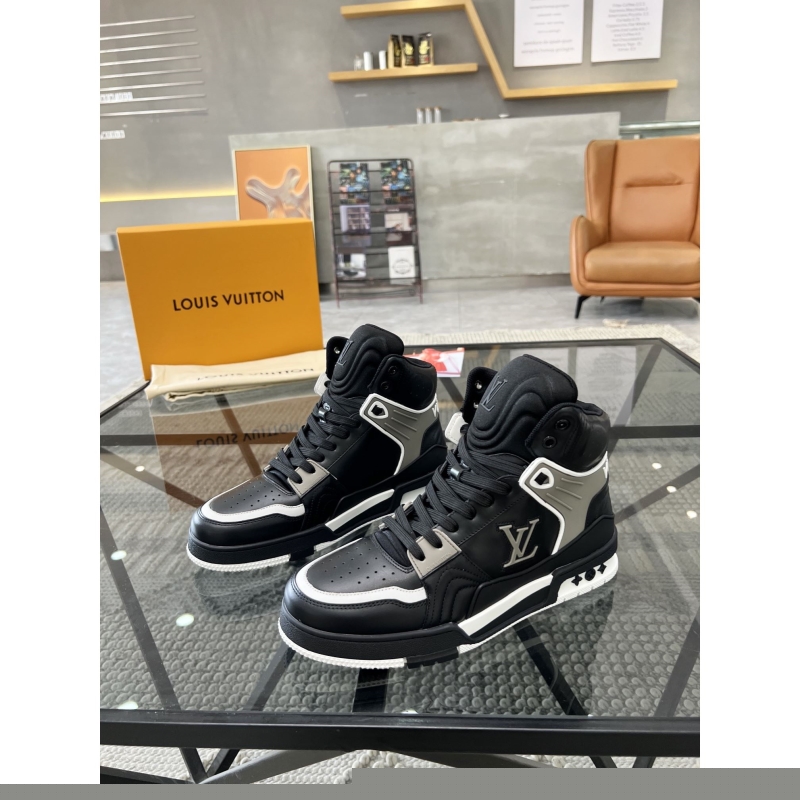 l**is V*t*n sneakers